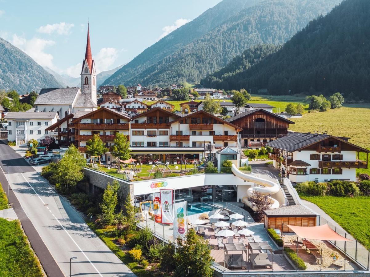 Familienhotel Huber Valler Exteriör bild