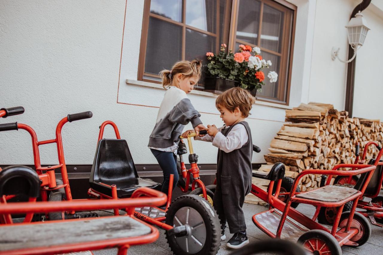 Familienhotel Huber Valler Exteriör bild