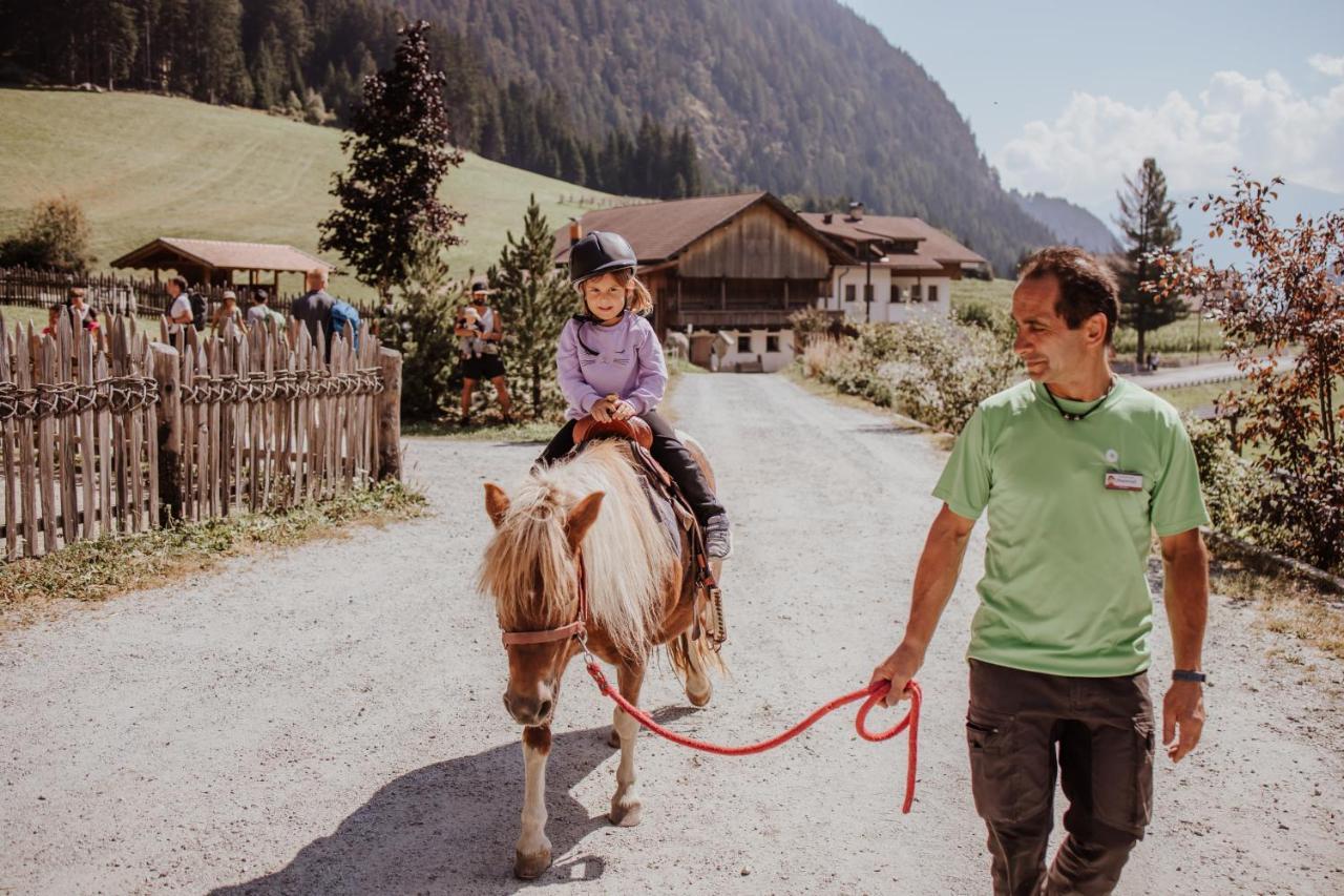 Familienhotel Huber Valler Exteriör bild