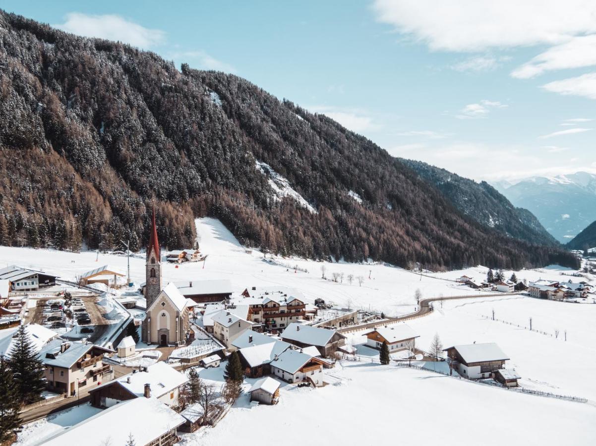 Familienhotel Huber Valler Exteriör bild