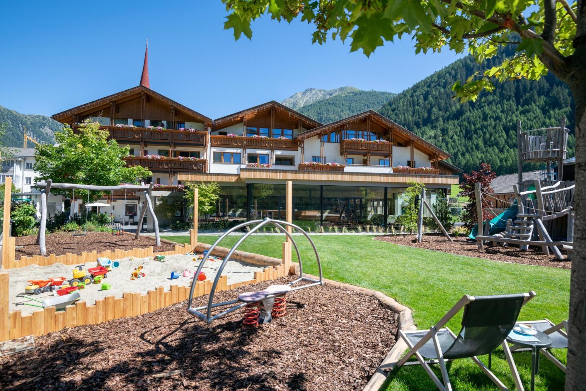Familienhotel Huber Valler Exteriör bild