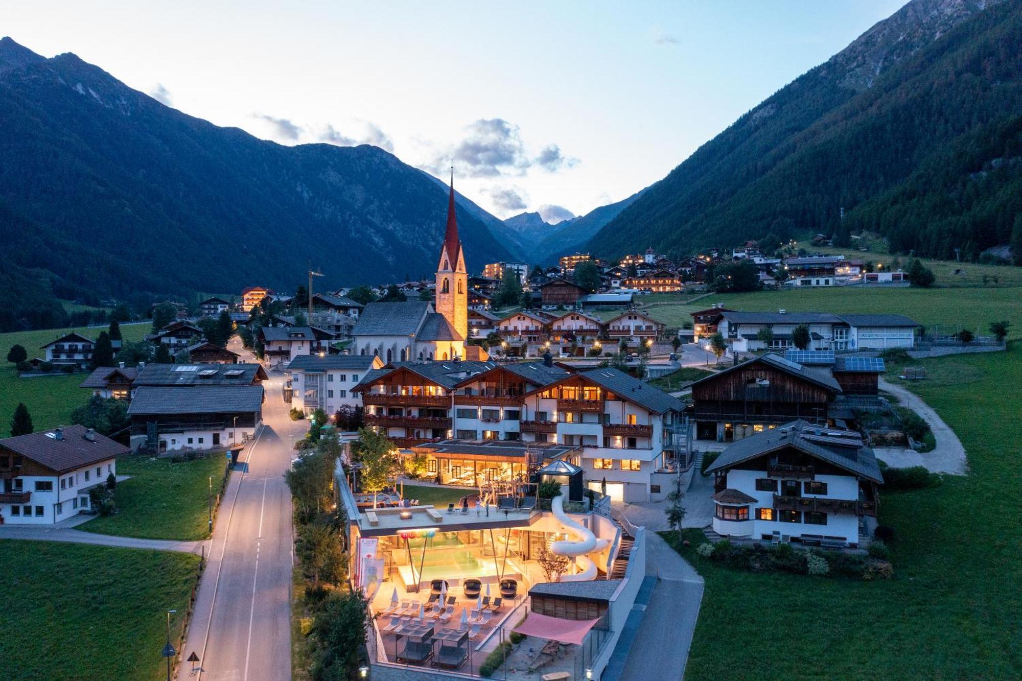 Familienhotel Huber Valler Exteriör bild