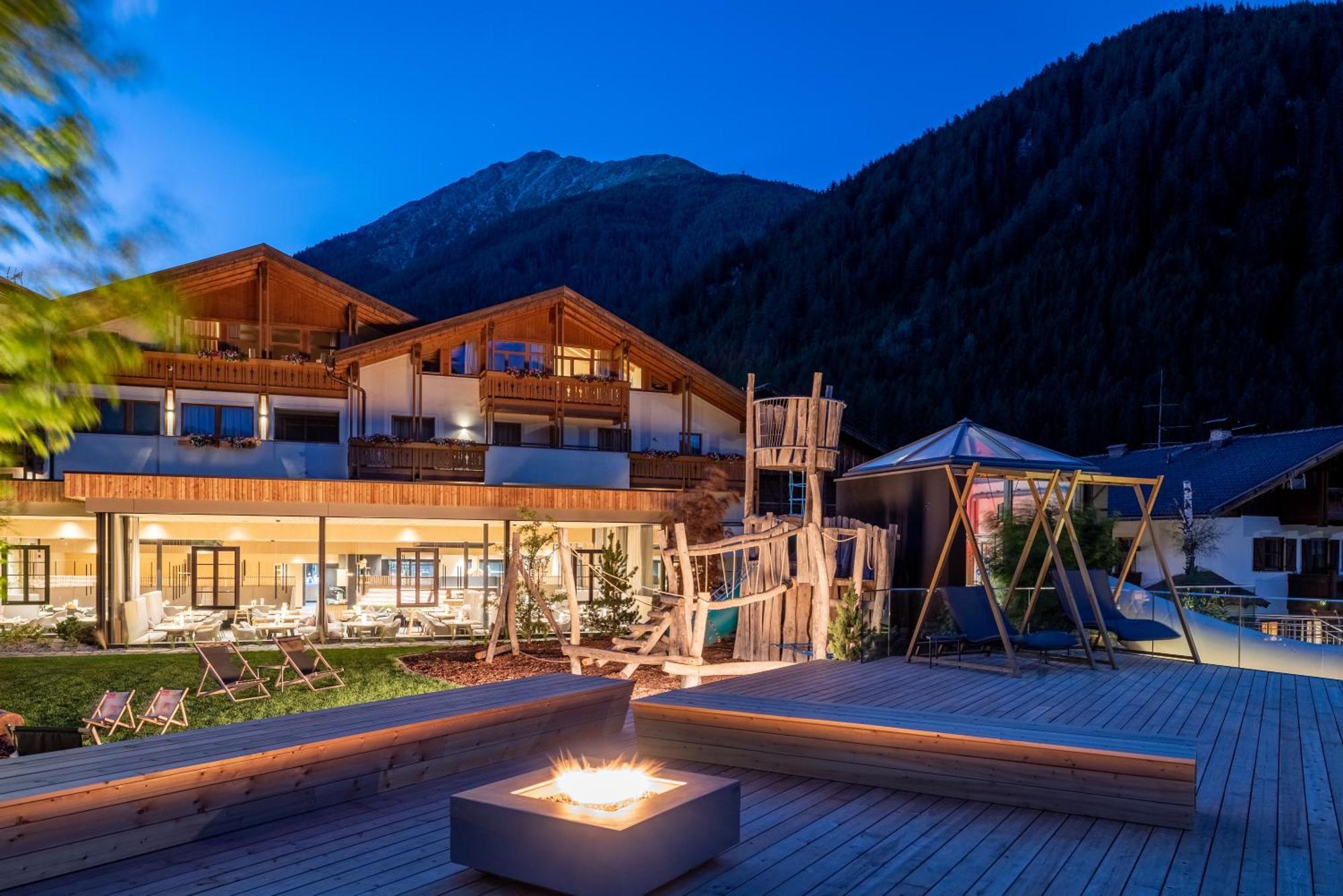 Familienhotel Huber Valler Exteriör bild