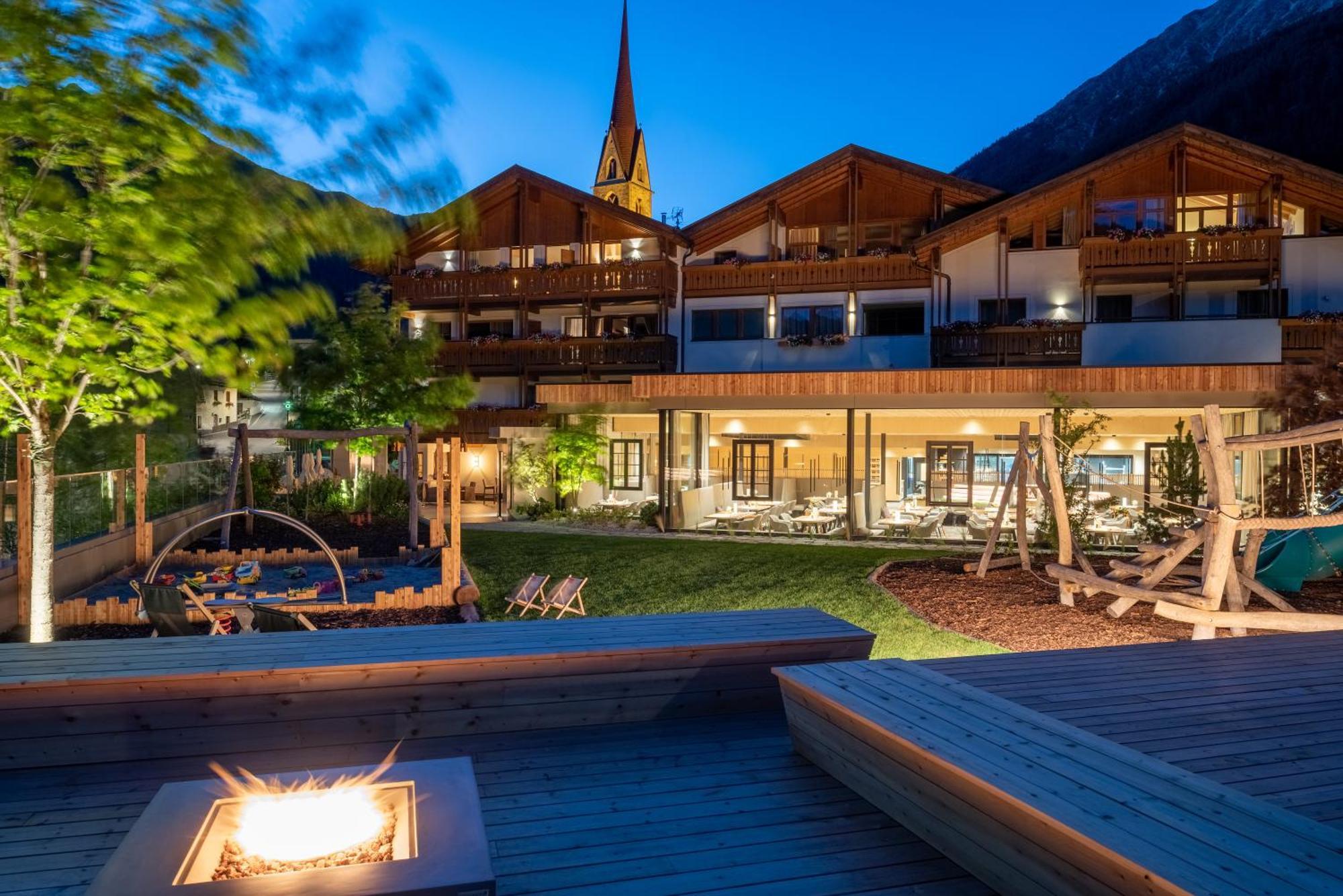 Familienhotel Huber Valler Exteriör bild